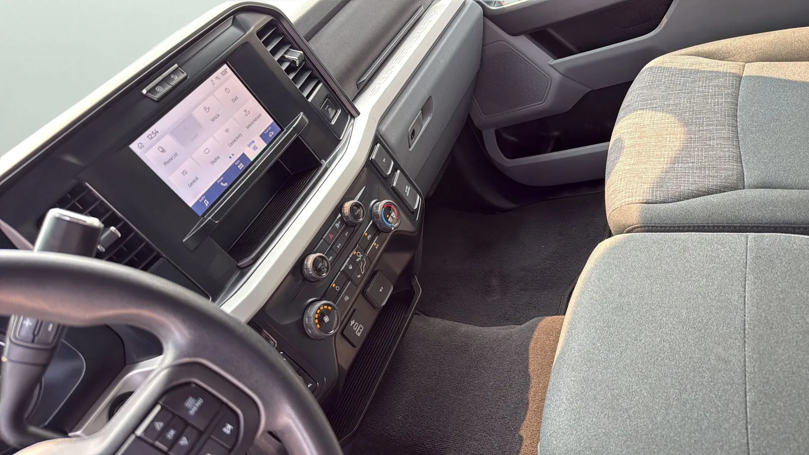 Ford F-250SD photo 19