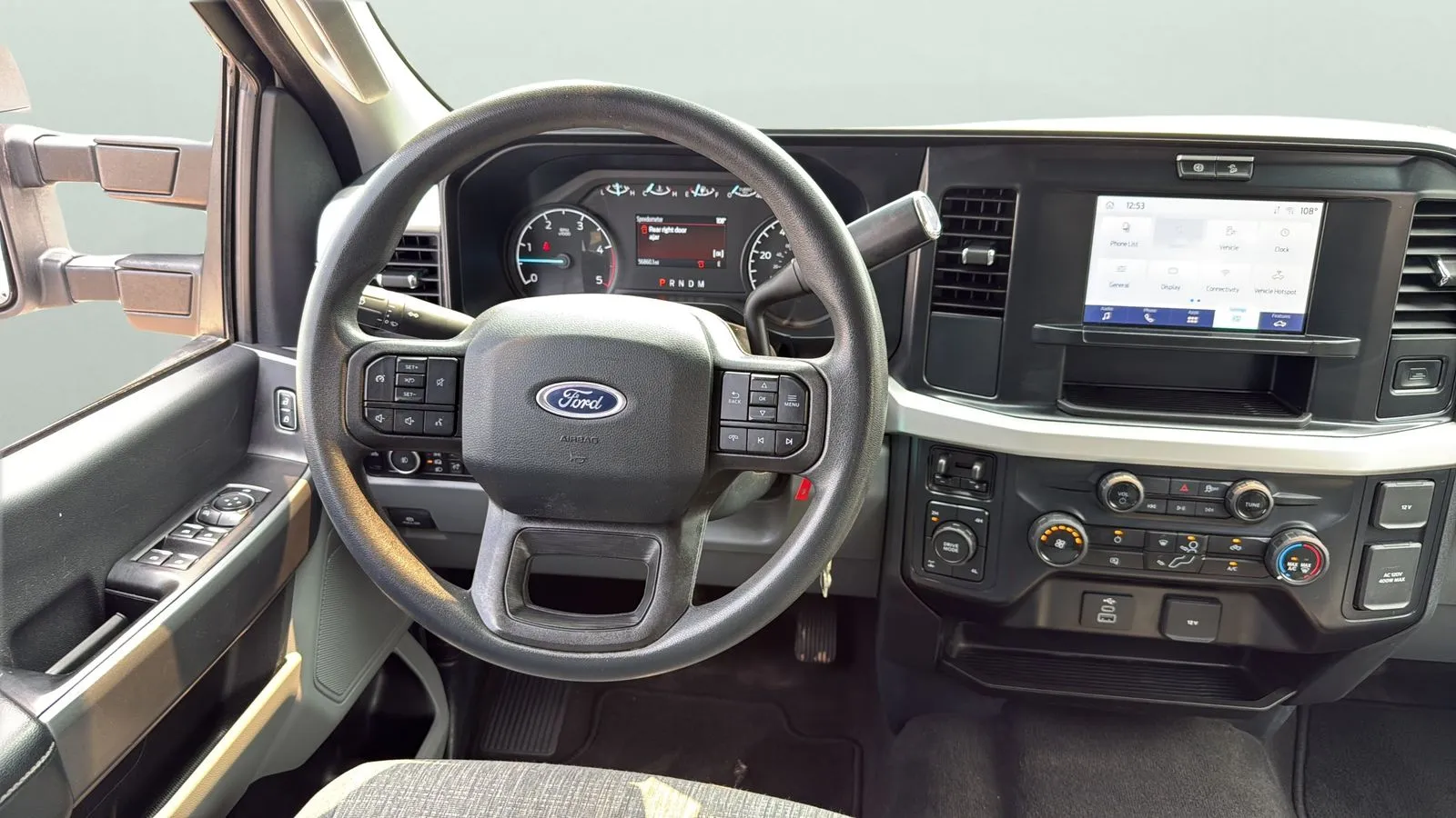 Ford F-250SD photo 11