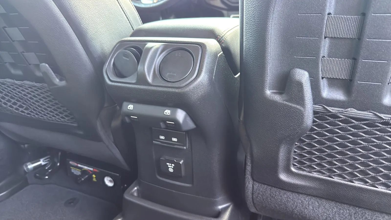 Jeep Wrangler photo 27