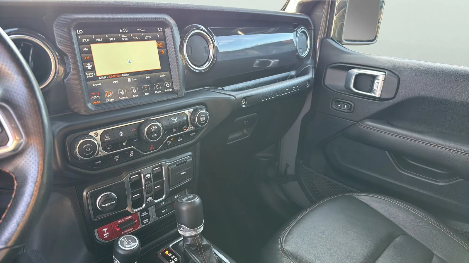 Jeep Wrangler photo 19
