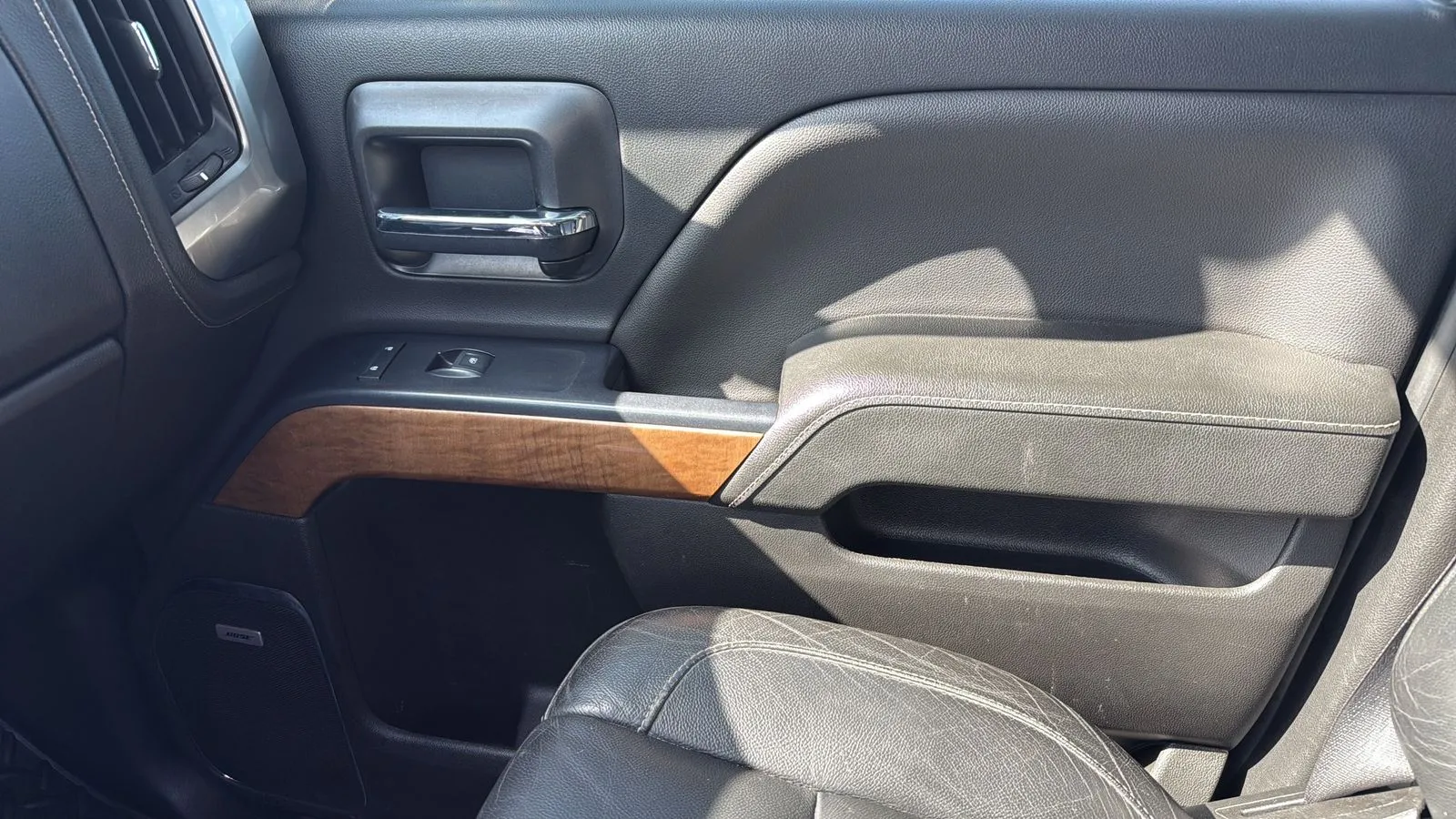 Chevrolet Silverado photo 19