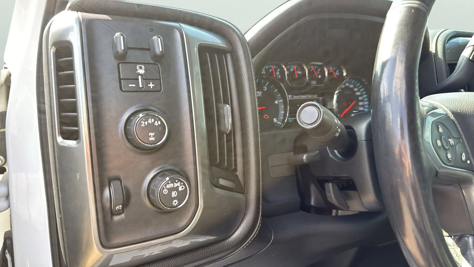 Chevrolet Silverado photo 14