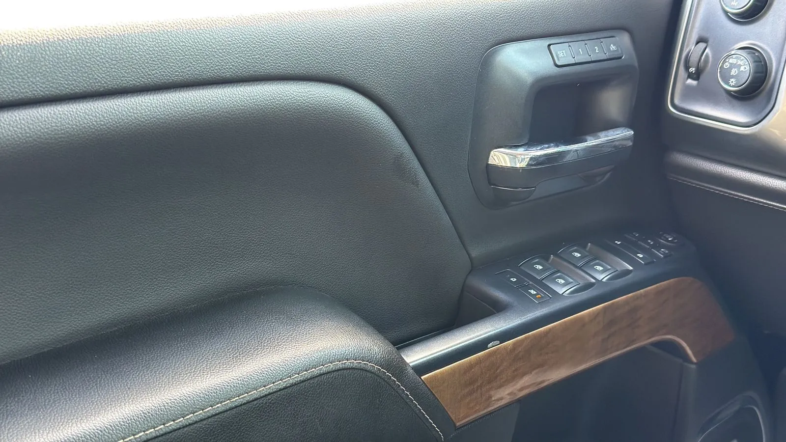 Chevrolet Silverado photo 8