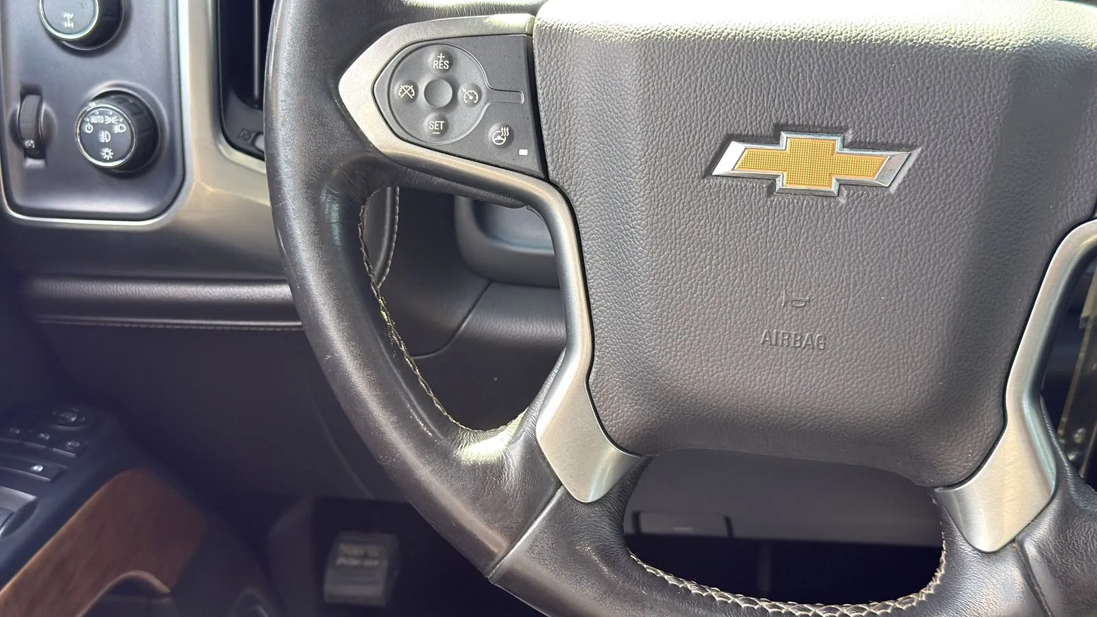 Chevrolet Silverado photo 13
