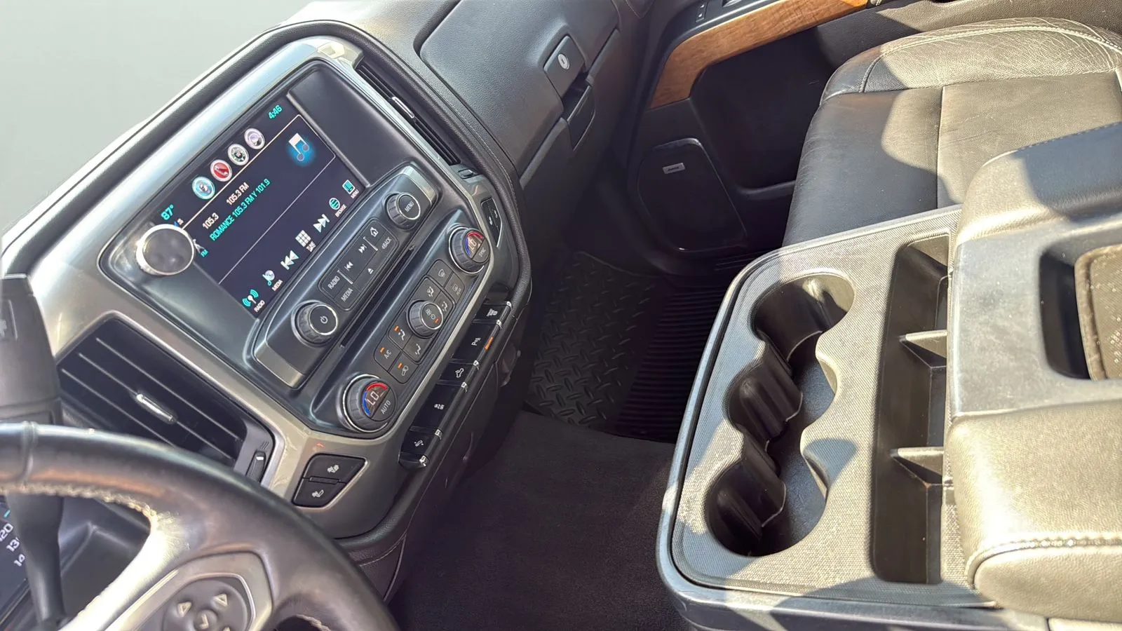 Chevrolet Silverado photo 16