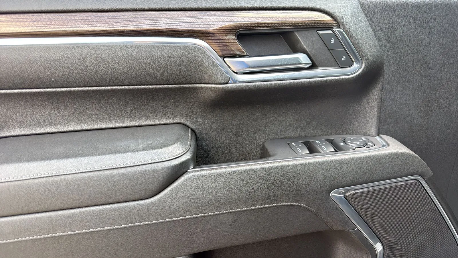 Chevrolet Silverado photo 11