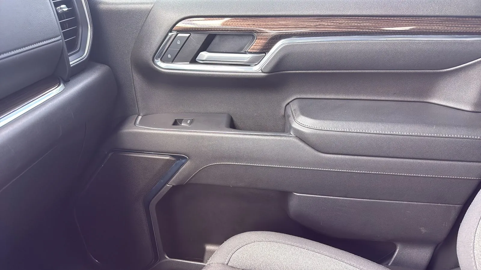 Chevrolet Silverado photo 23