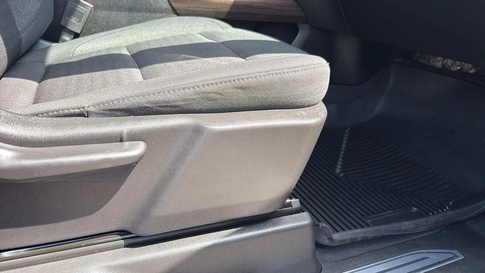 Chevrolet Silverado photo 24