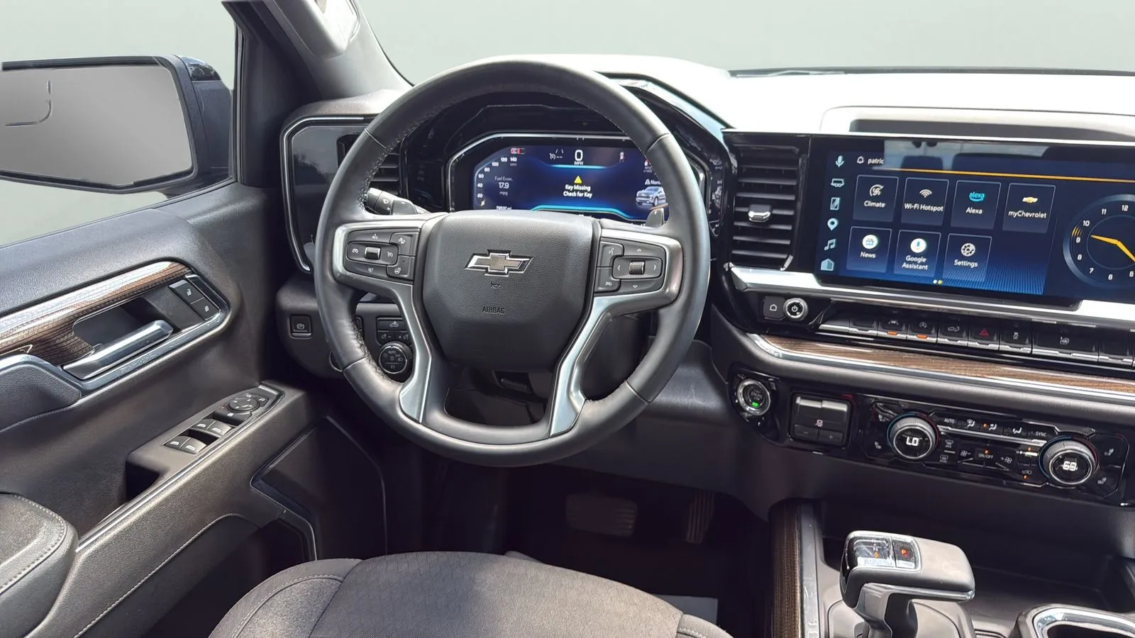 Chevrolet Silverado photo 12