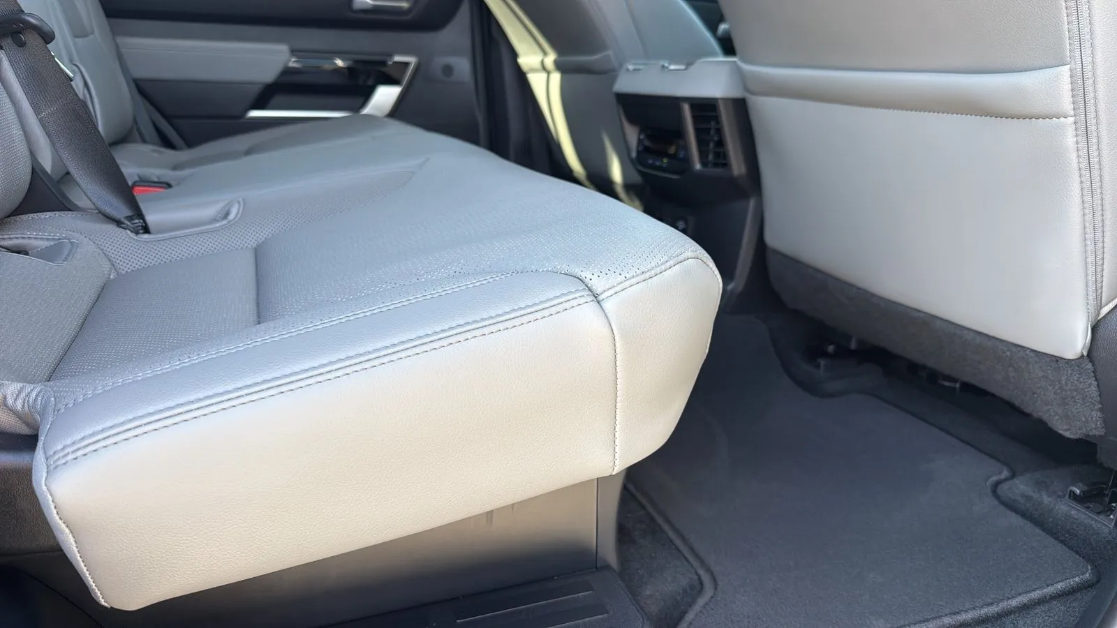 Toyota Sequoia photo 26