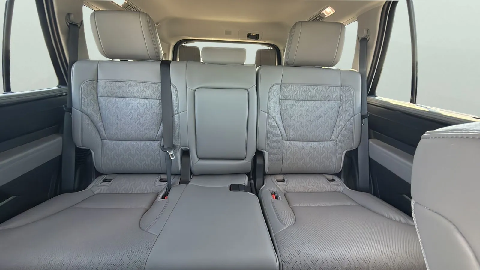 Toyota Sequoia photo 25