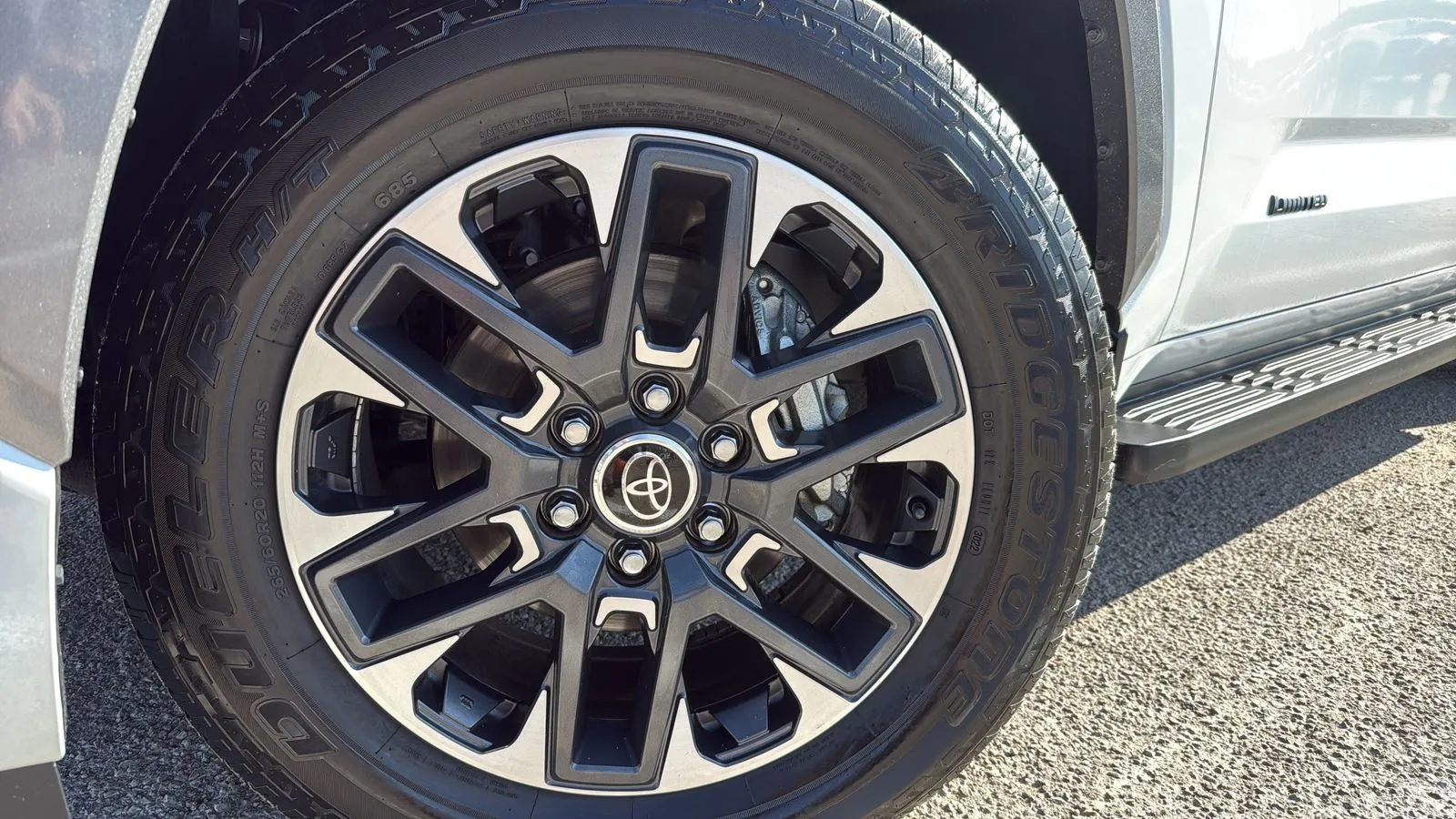 Toyota Sequoia photo 29