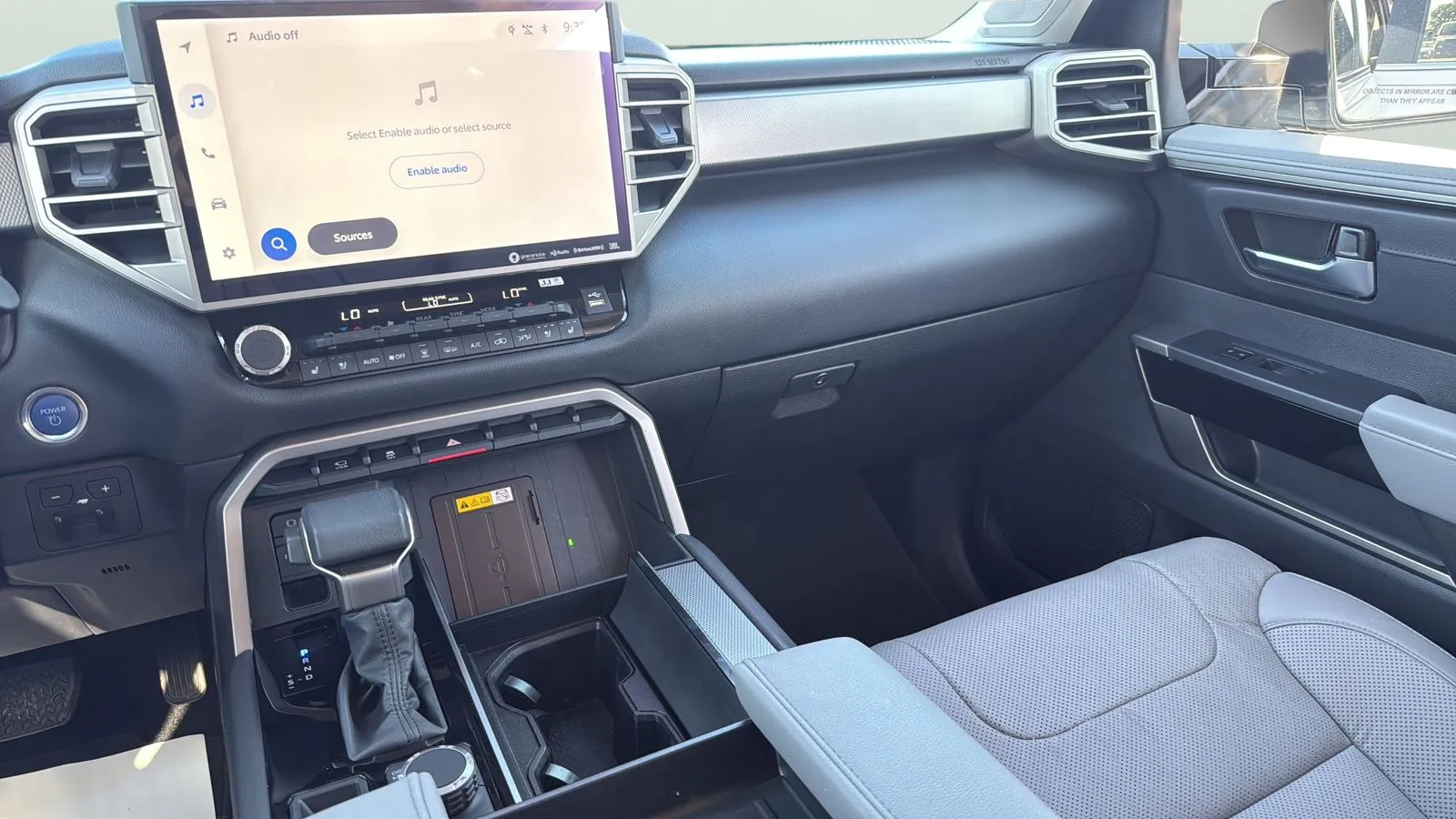 Toyota Sequoia photo 19