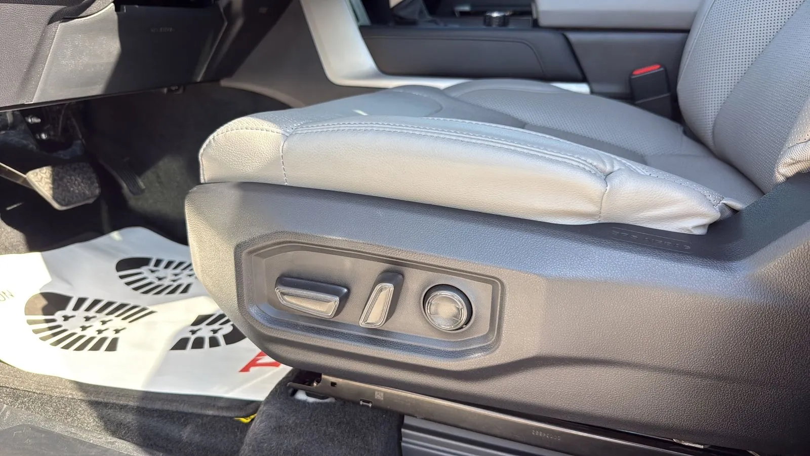 Toyota Sequoia photo 10