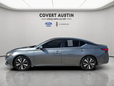 Photos of 2022 Nissan Altima 2.5 SL for sale in Austin, TX at Covert Ford Lincoln