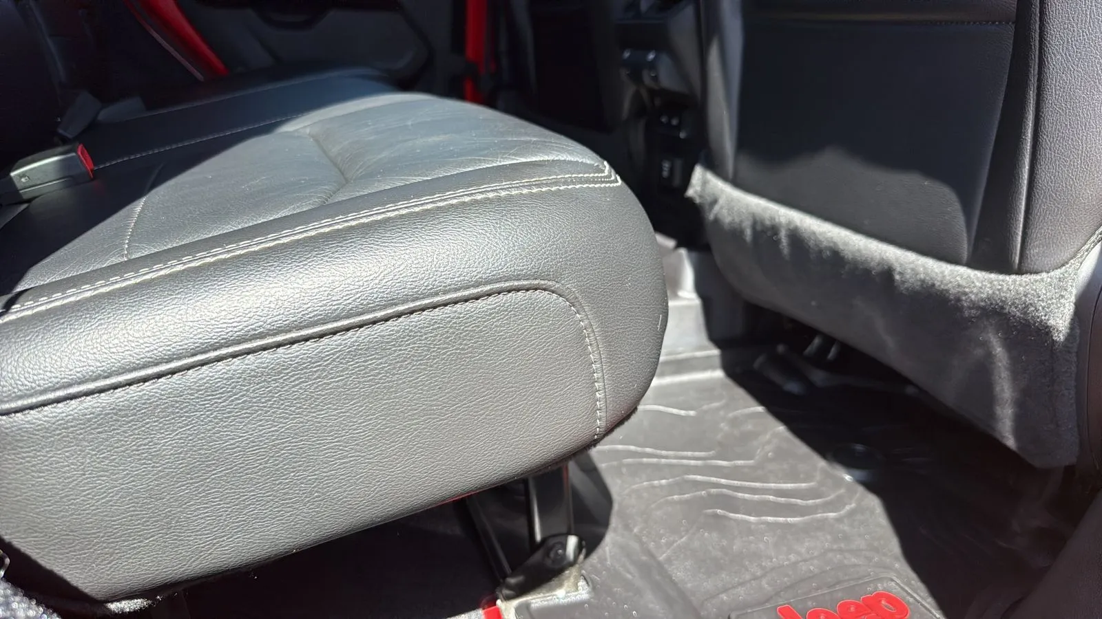 Jeep Wrangler photo 26