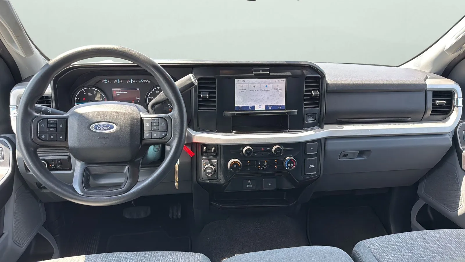 Ford F-250SD photo 21