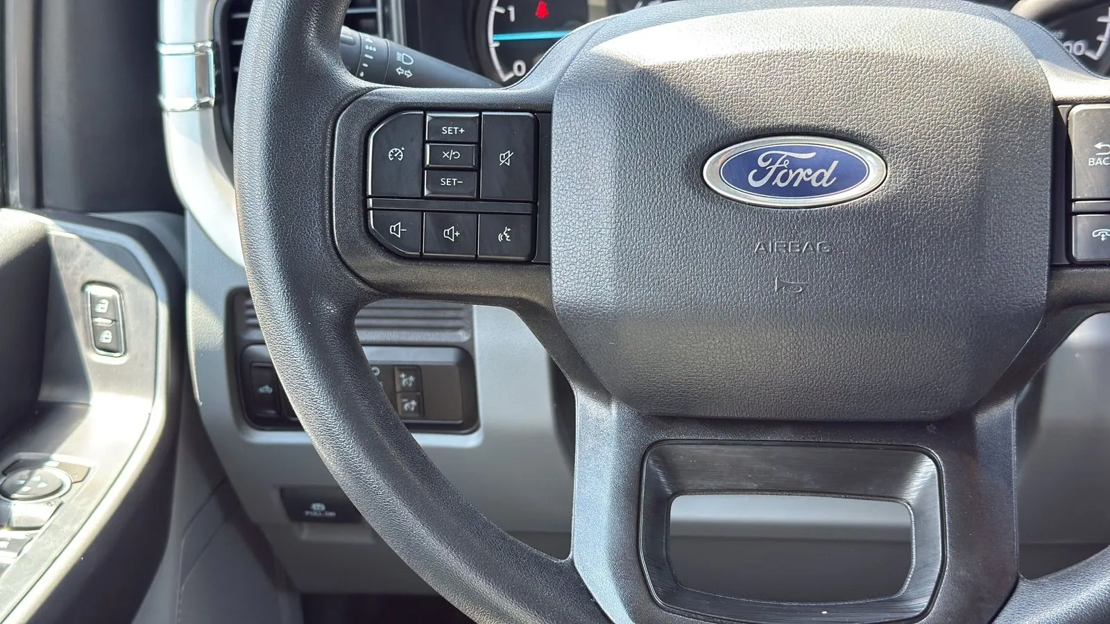 Ford F-250SD photo 16