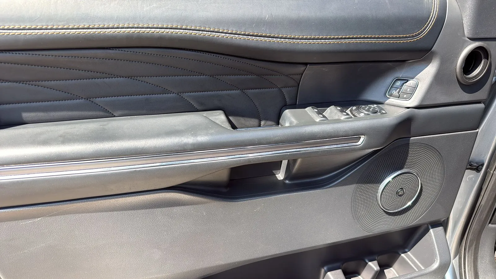 Ford Expedition photo 11