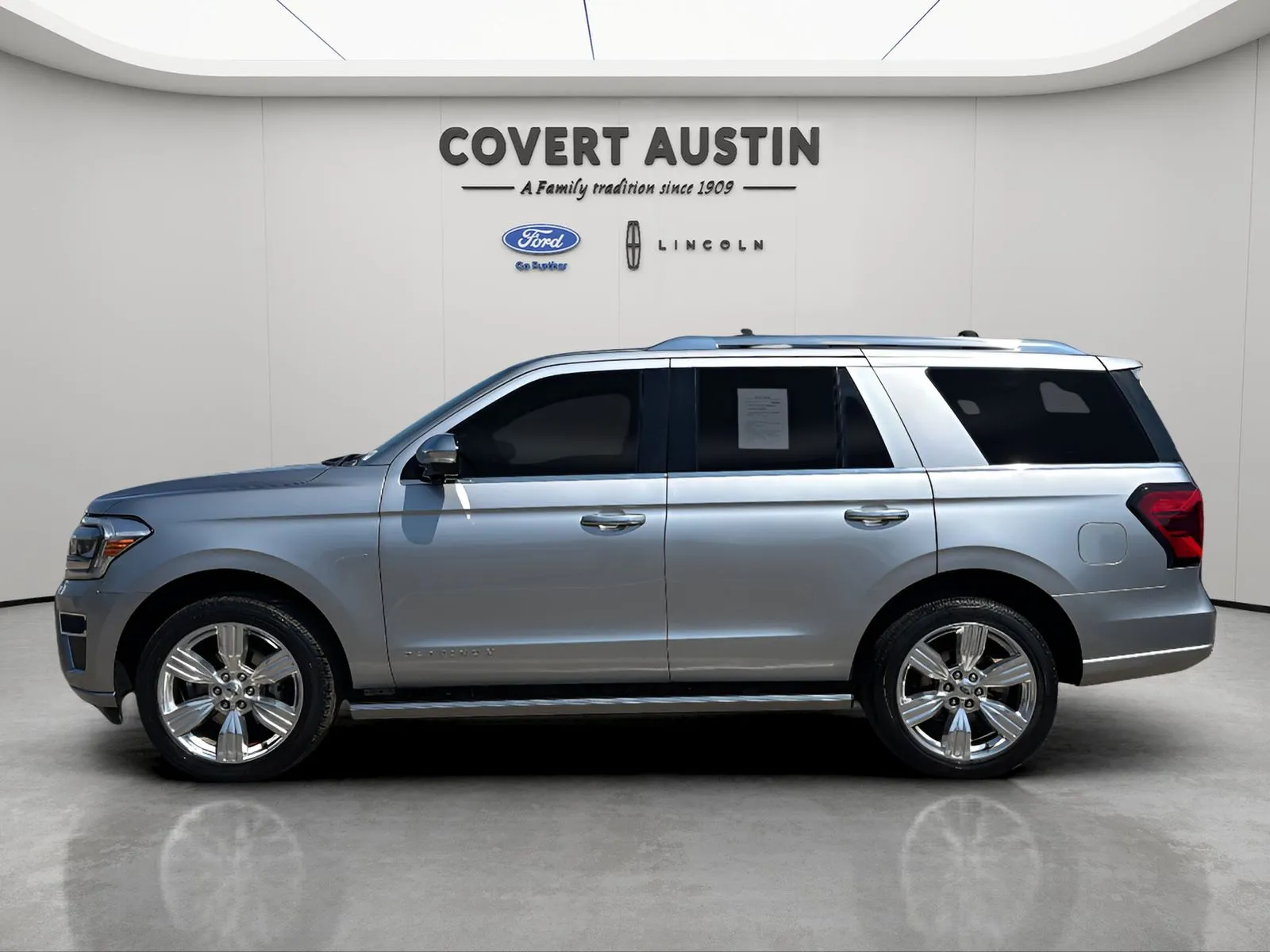 Ford Expedition photo 2