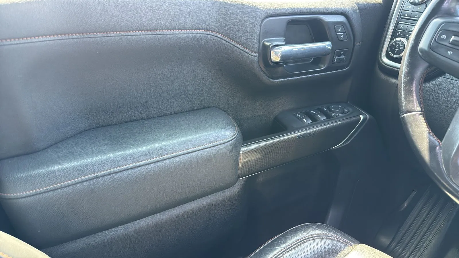 GMC Sierra photo 8