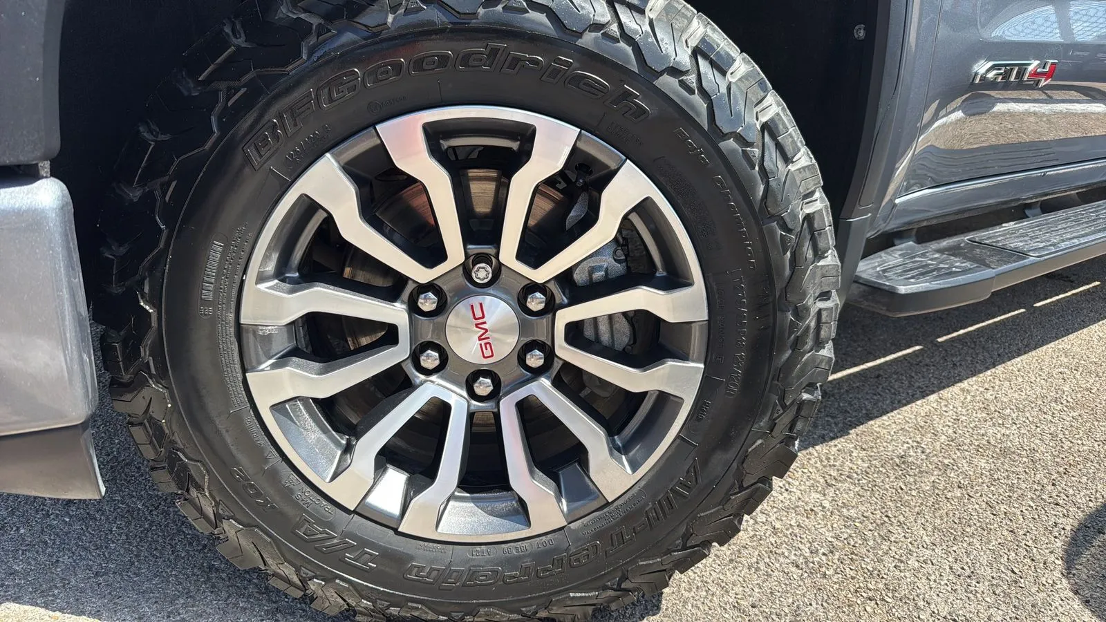 GMC Sierra photo 26
