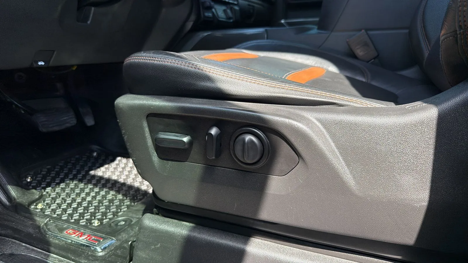 GMC Sierra photo 7