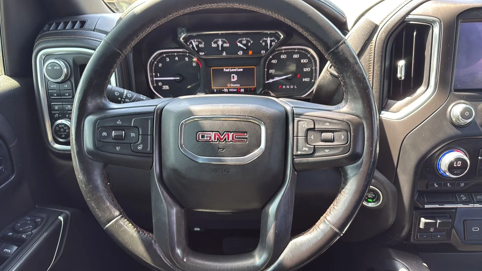 GMC Sierra photo 11