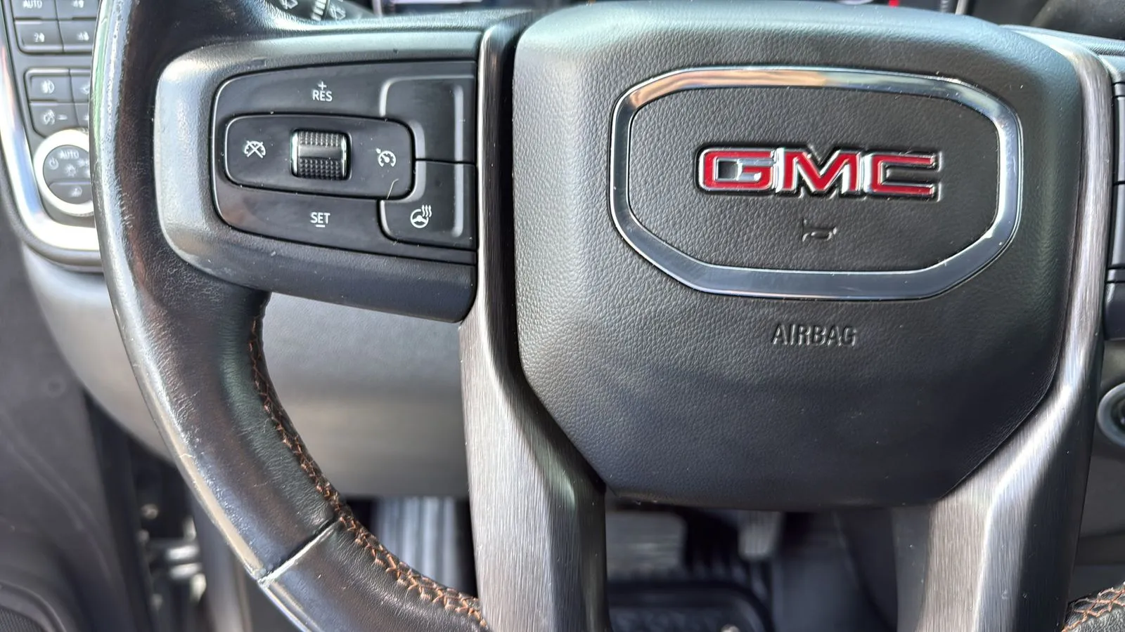 GMC Sierra photo 13