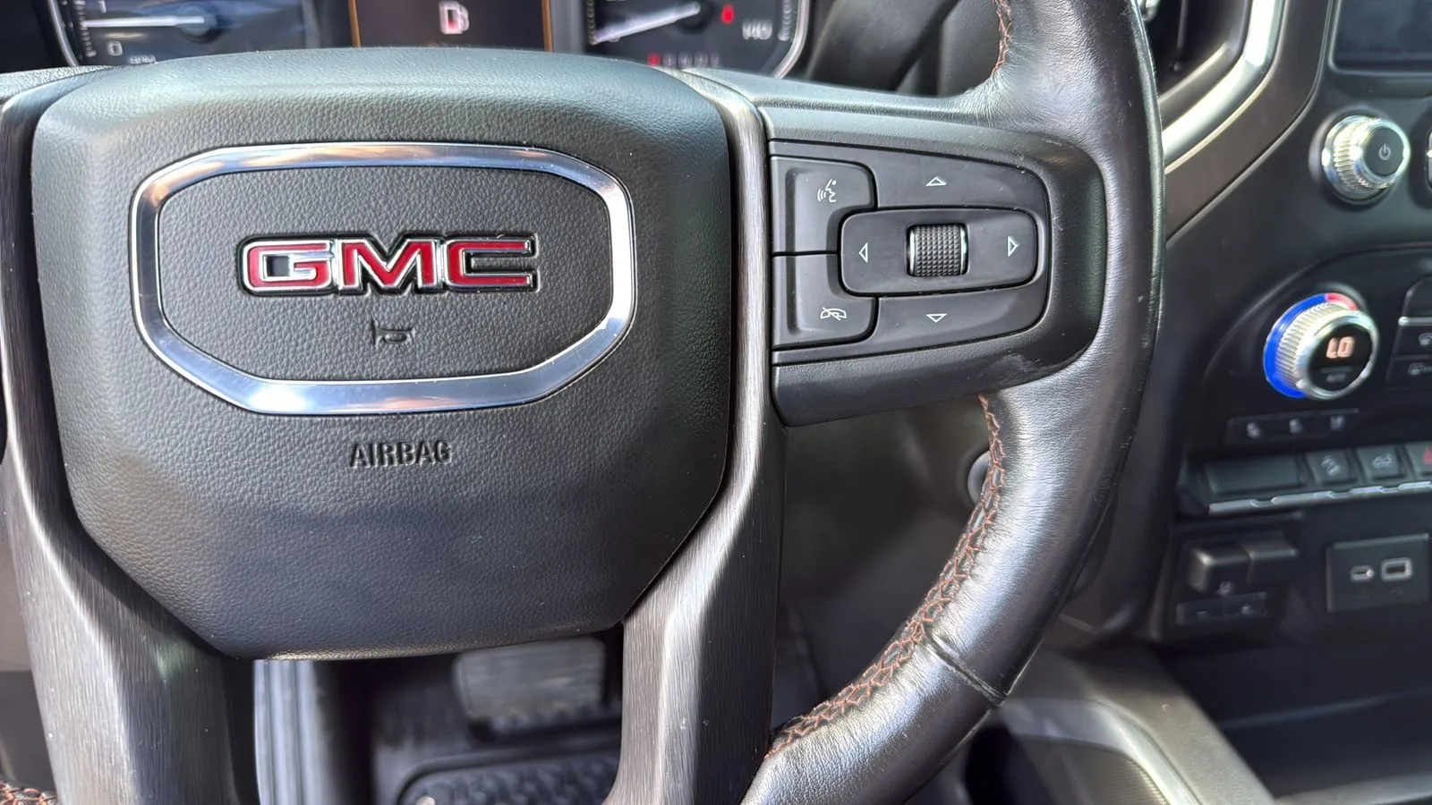 GMC Sierra photo 12