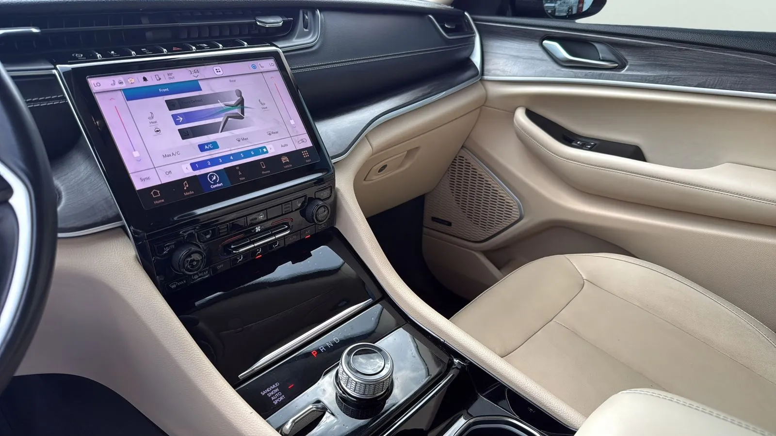 Jeep Grand Cherokee L photo 16