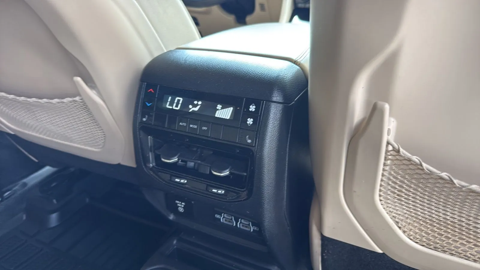 Jeep Grand Cherokee L photo 24
