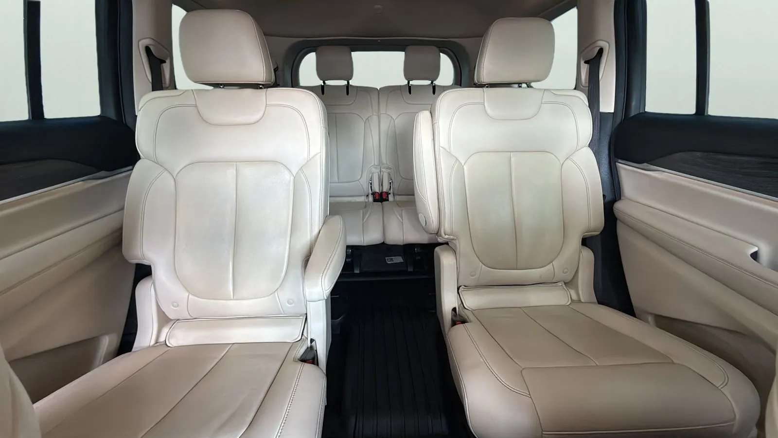 Jeep Grand Cherokee L photo 22