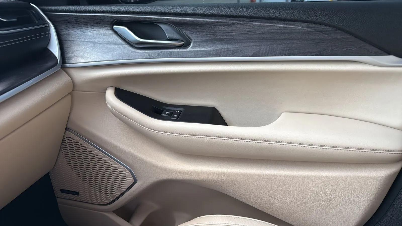 Jeep Grand Cherokee L photo 20