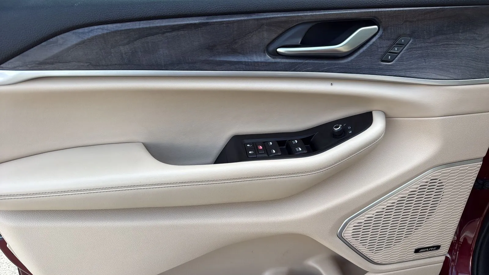 Jeep Grand Cherokee L photo 8