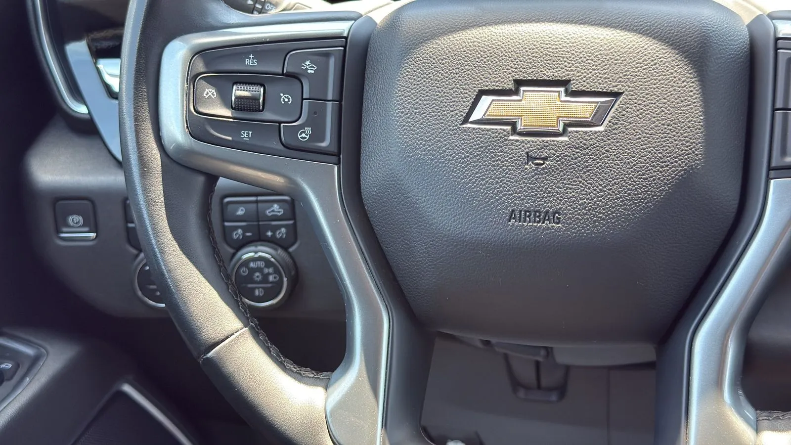 Chevrolet Silverado photo 16