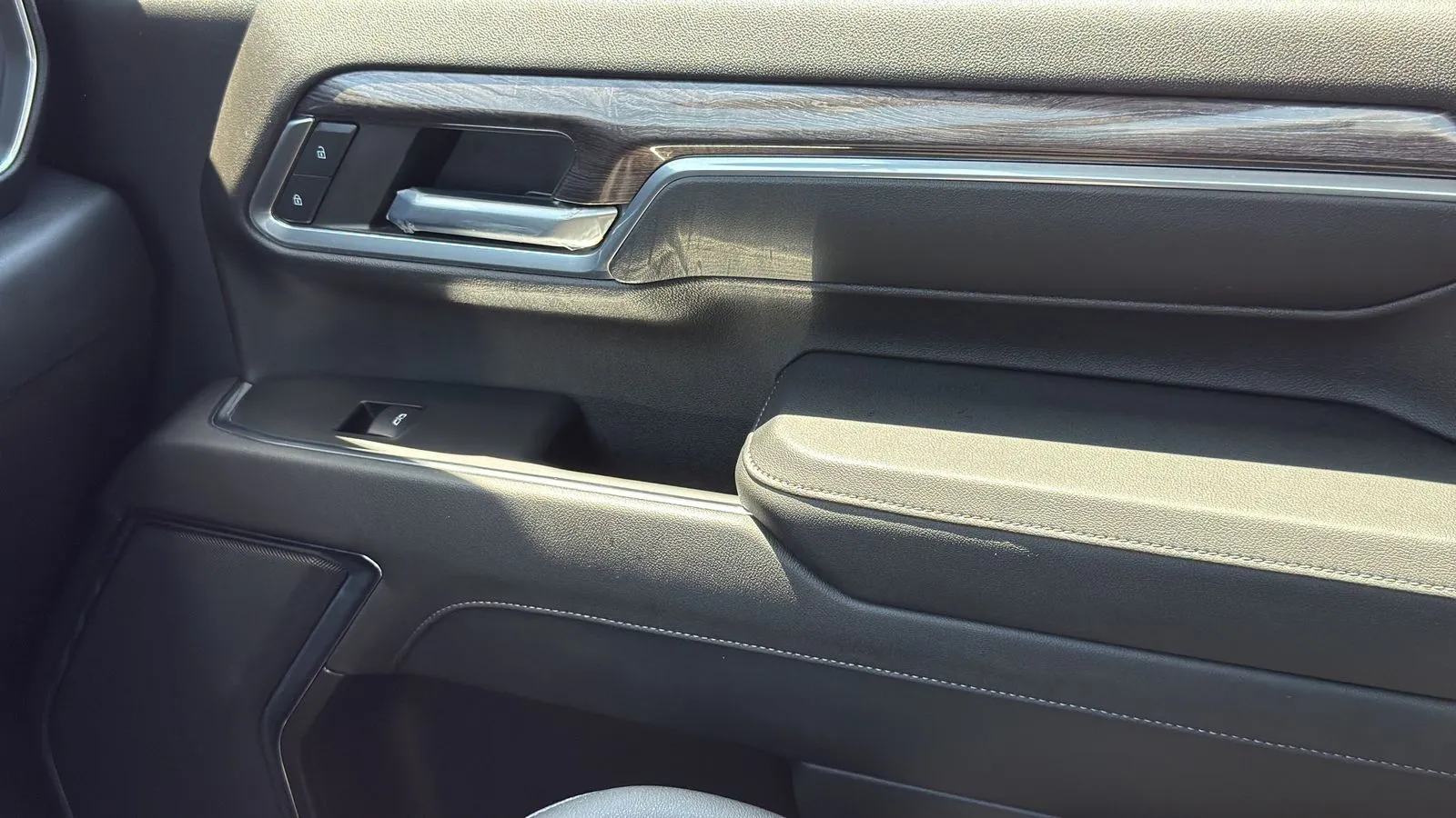 Chevrolet Silverado photo 23