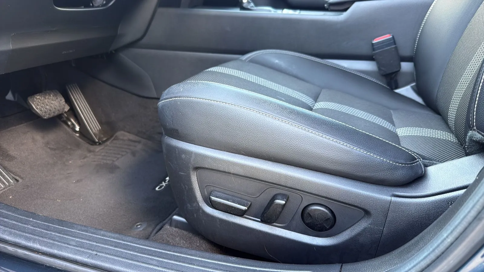 Mazda CX-50 photo 10