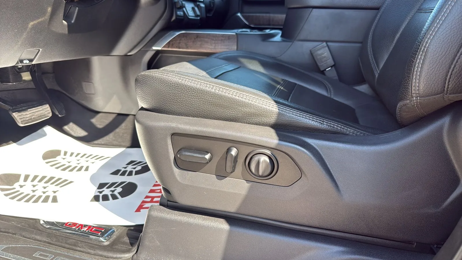 GMC Sierra photo 10