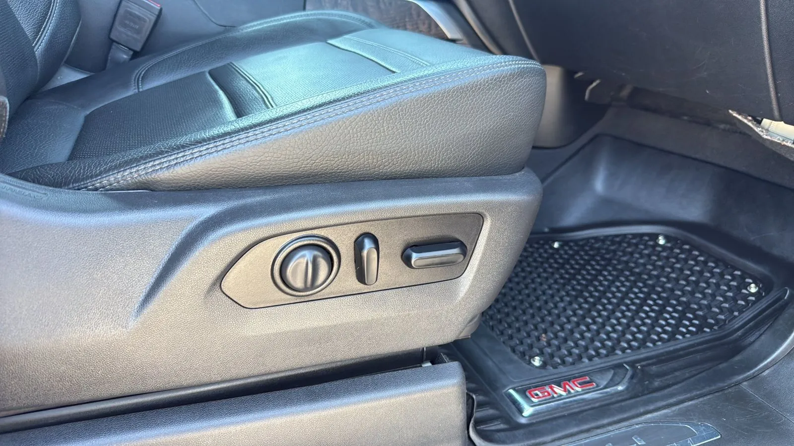 GMC Sierra photo 24