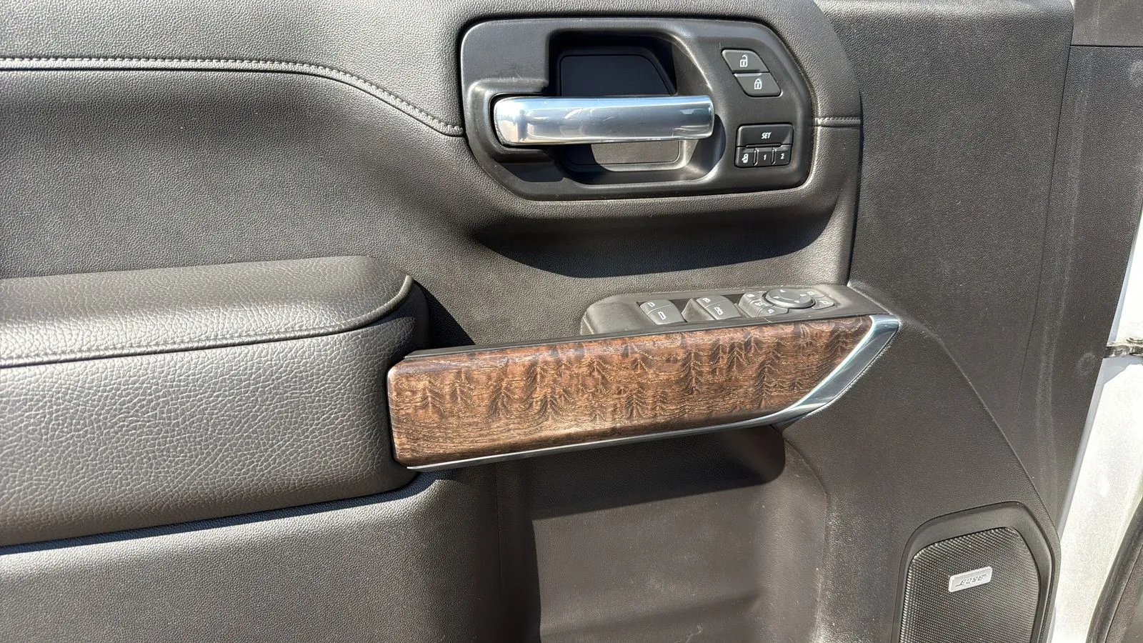 GMC Sierra photo 11