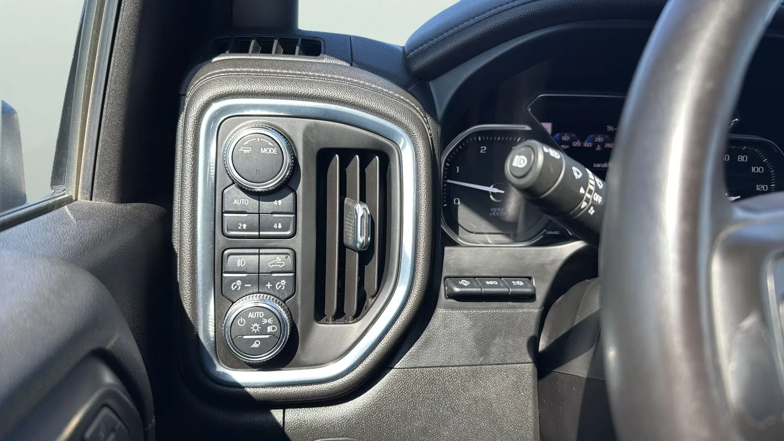 GMC Sierra photo 17