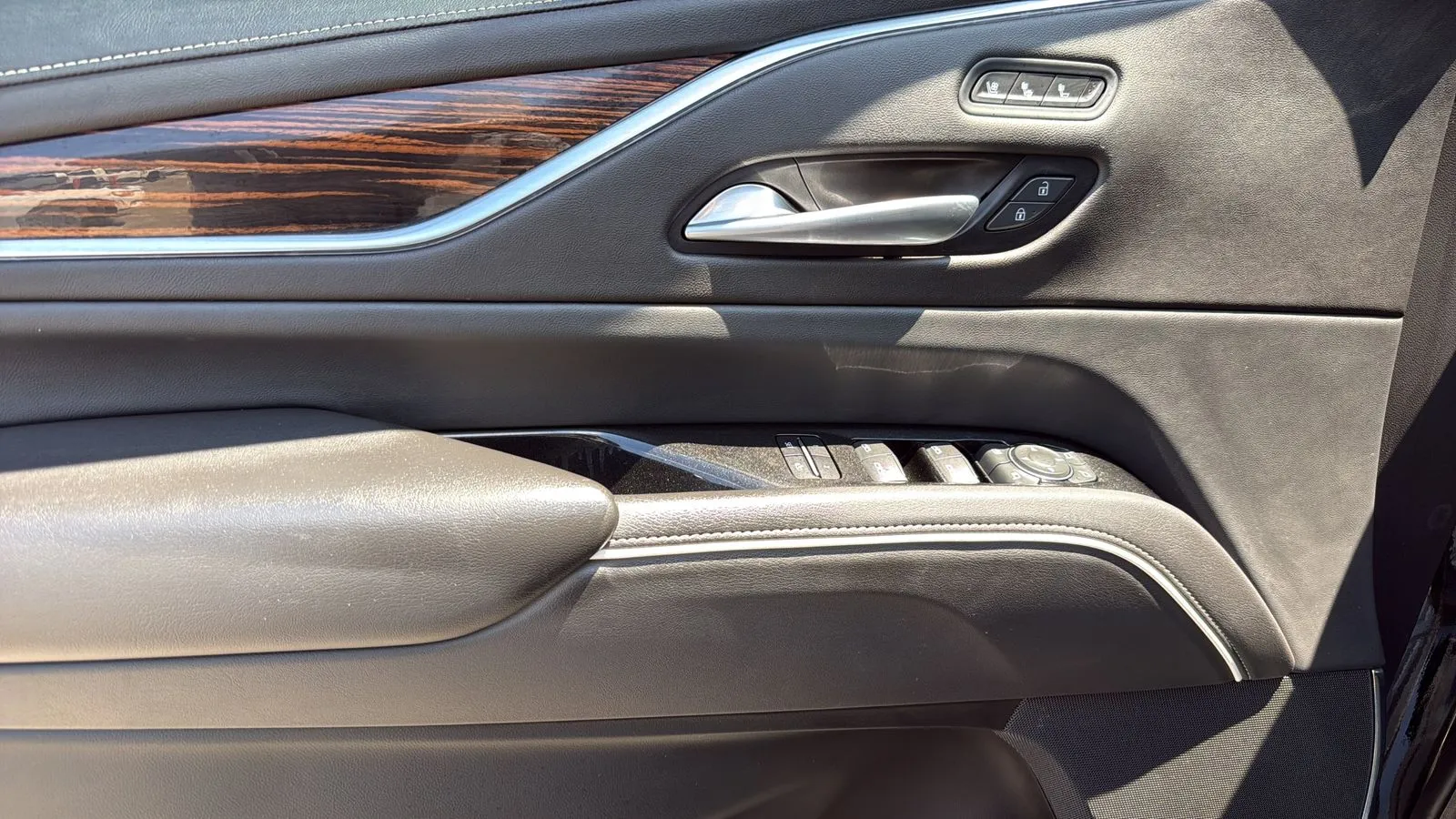 Cadillac Escalade photo 11