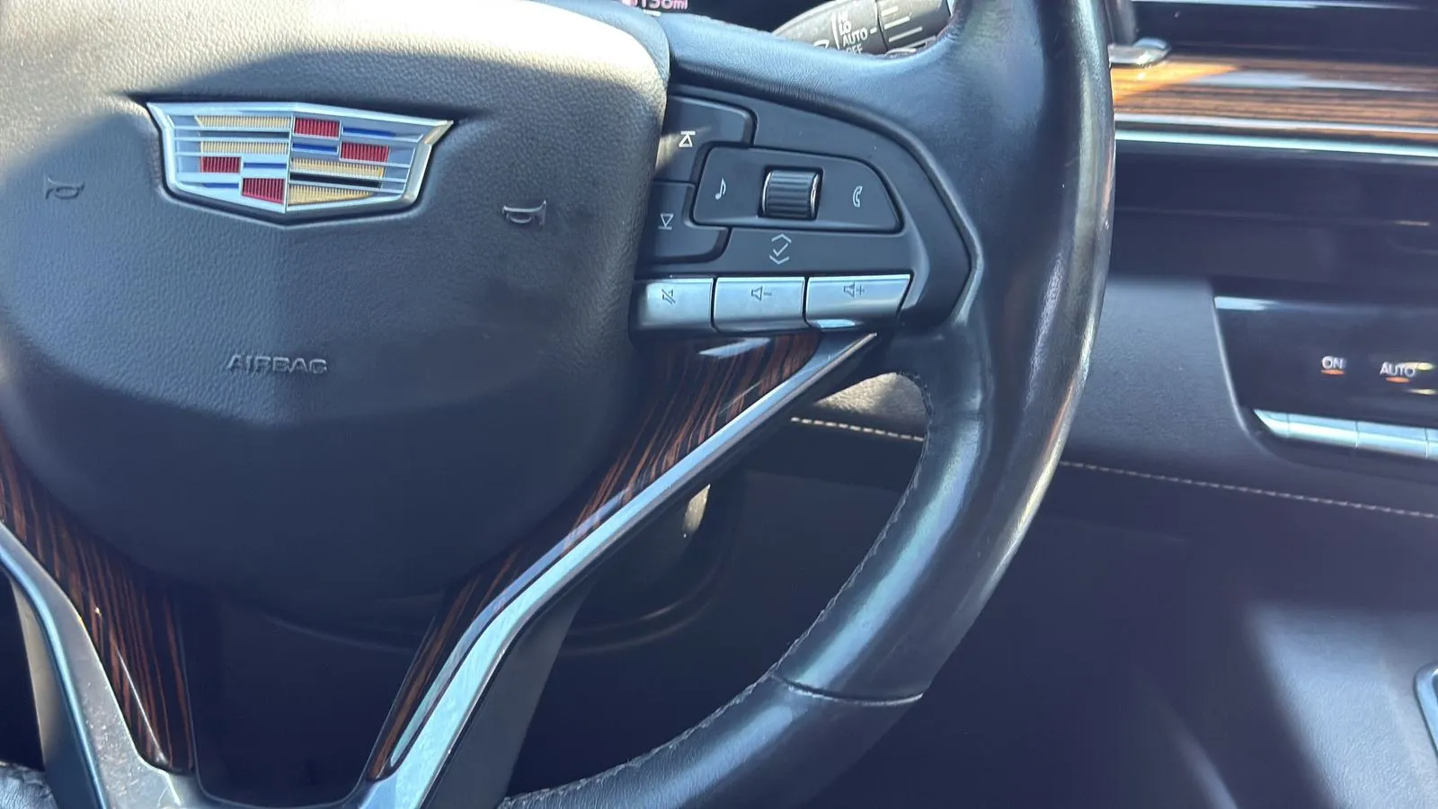 Cadillac Escalade photo 15