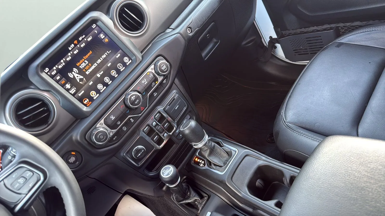 Jeep Gladiator photo 18