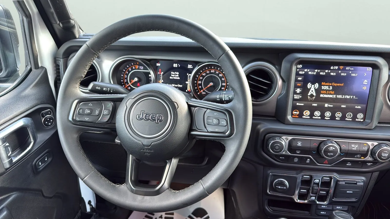 Jeep Gladiator photo 10