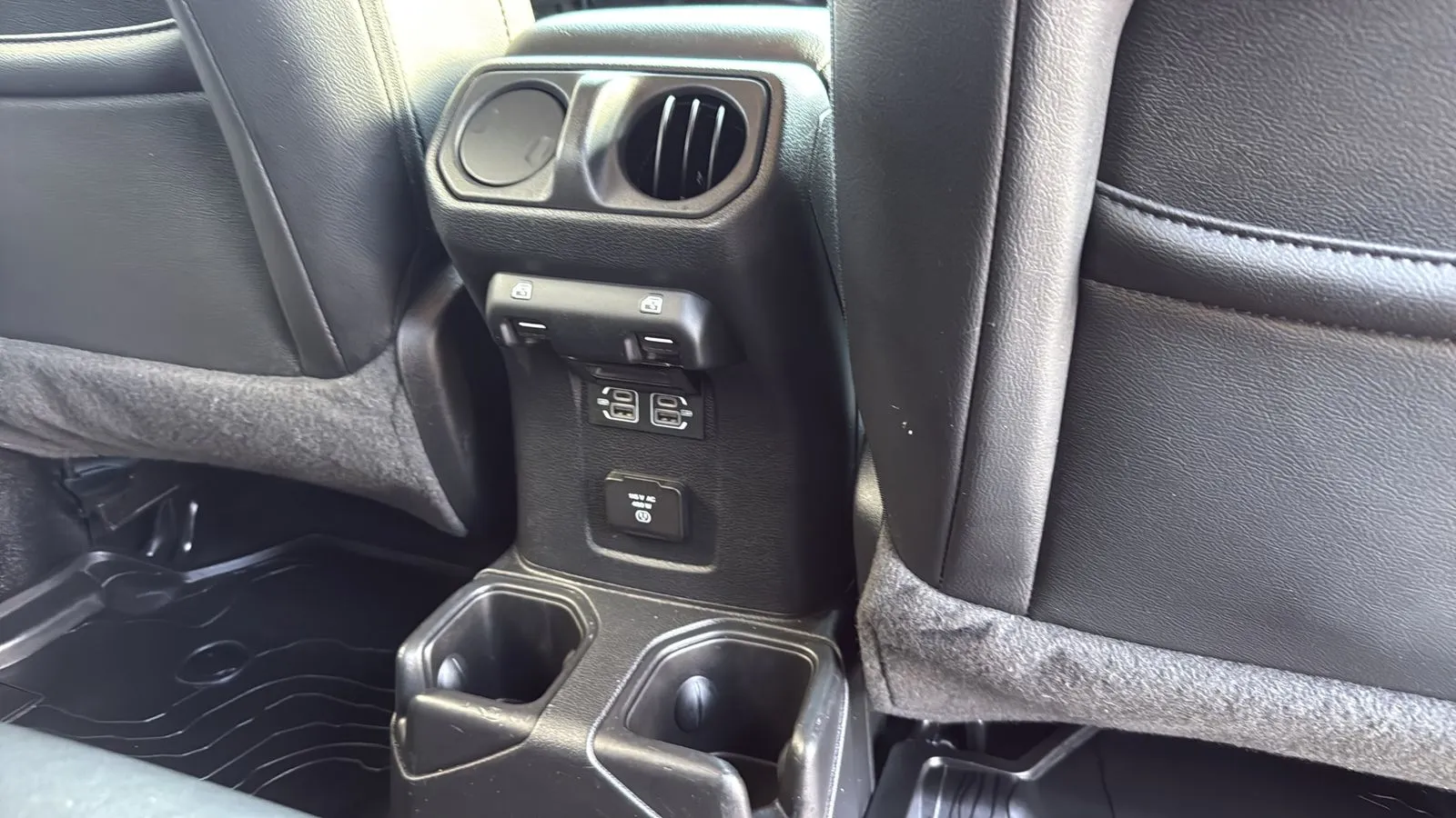 Jeep Gladiator photo 25