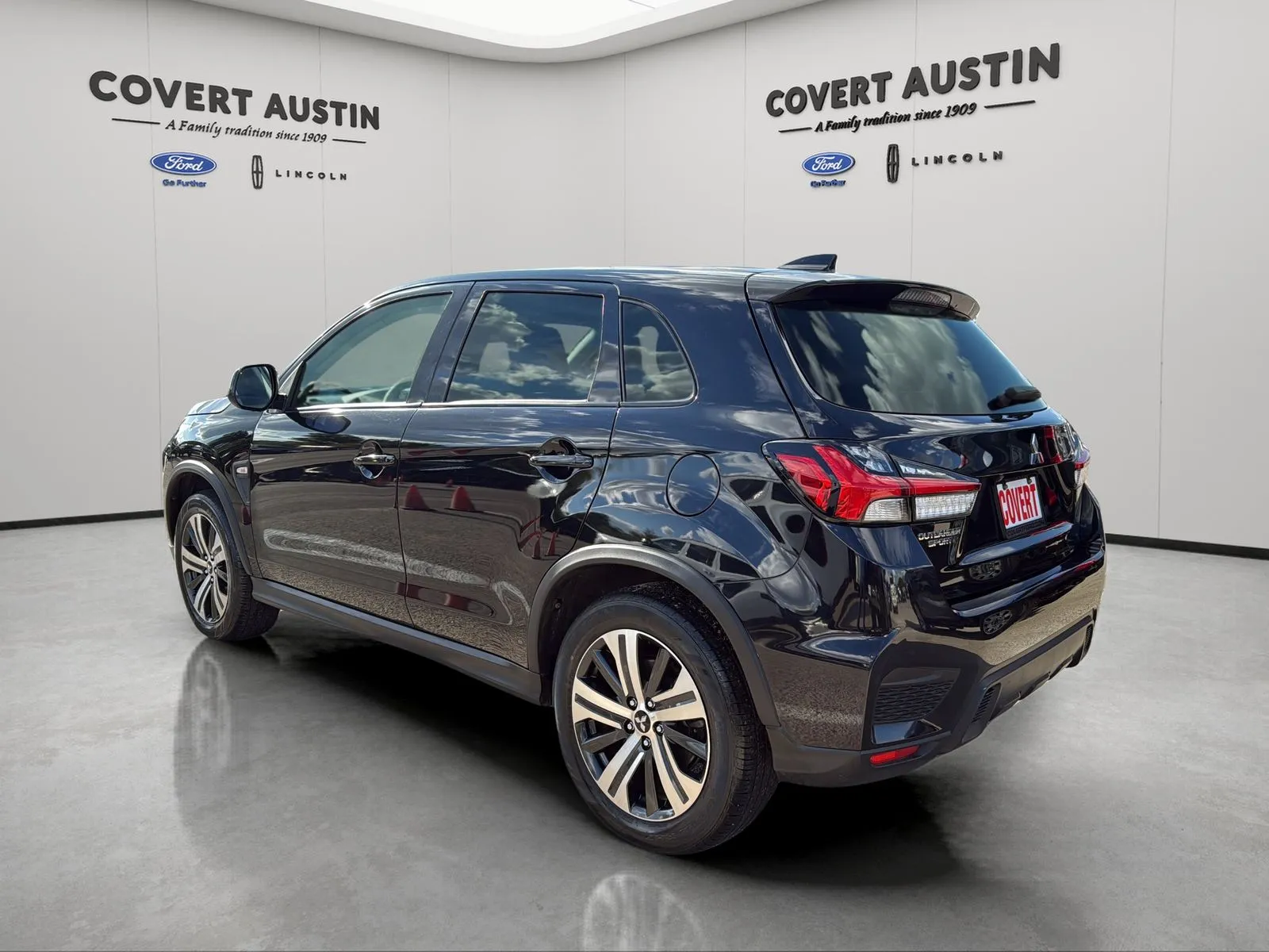 Mitsubishi Outlander Sport photo 3