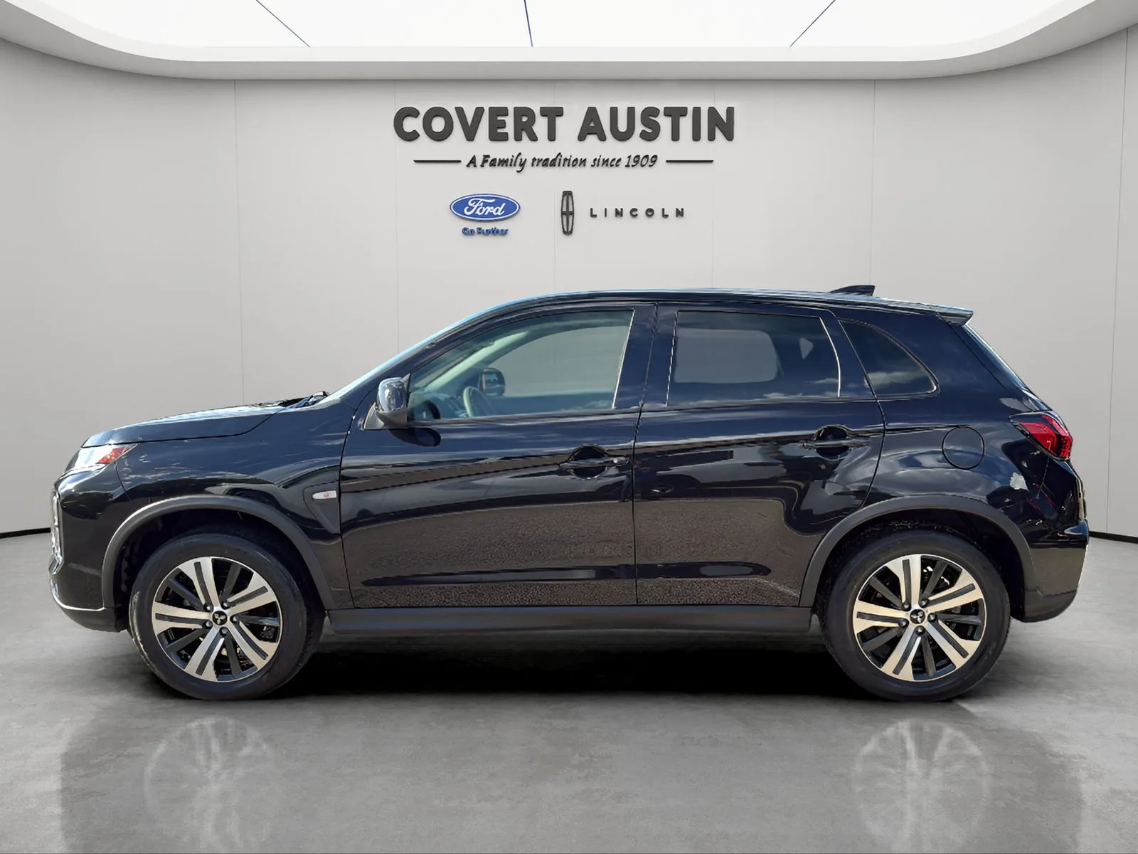 Mitsubishi Outlander Sport photo 2