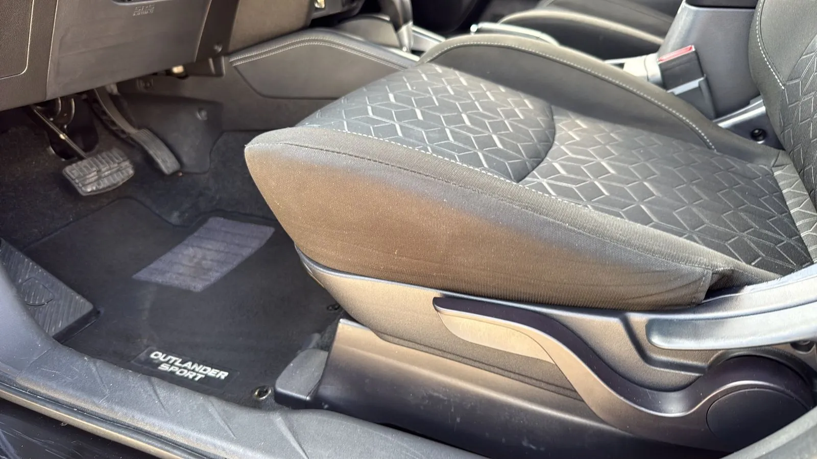 Mitsubishi Outlander Sport photo 10